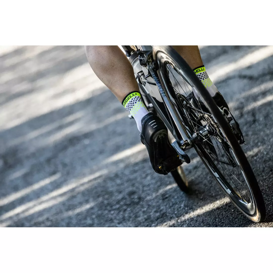 Rogelli HAPPY DOTS RCS-12 cyklistické ponožky 007.146 Biela/fluor žltá