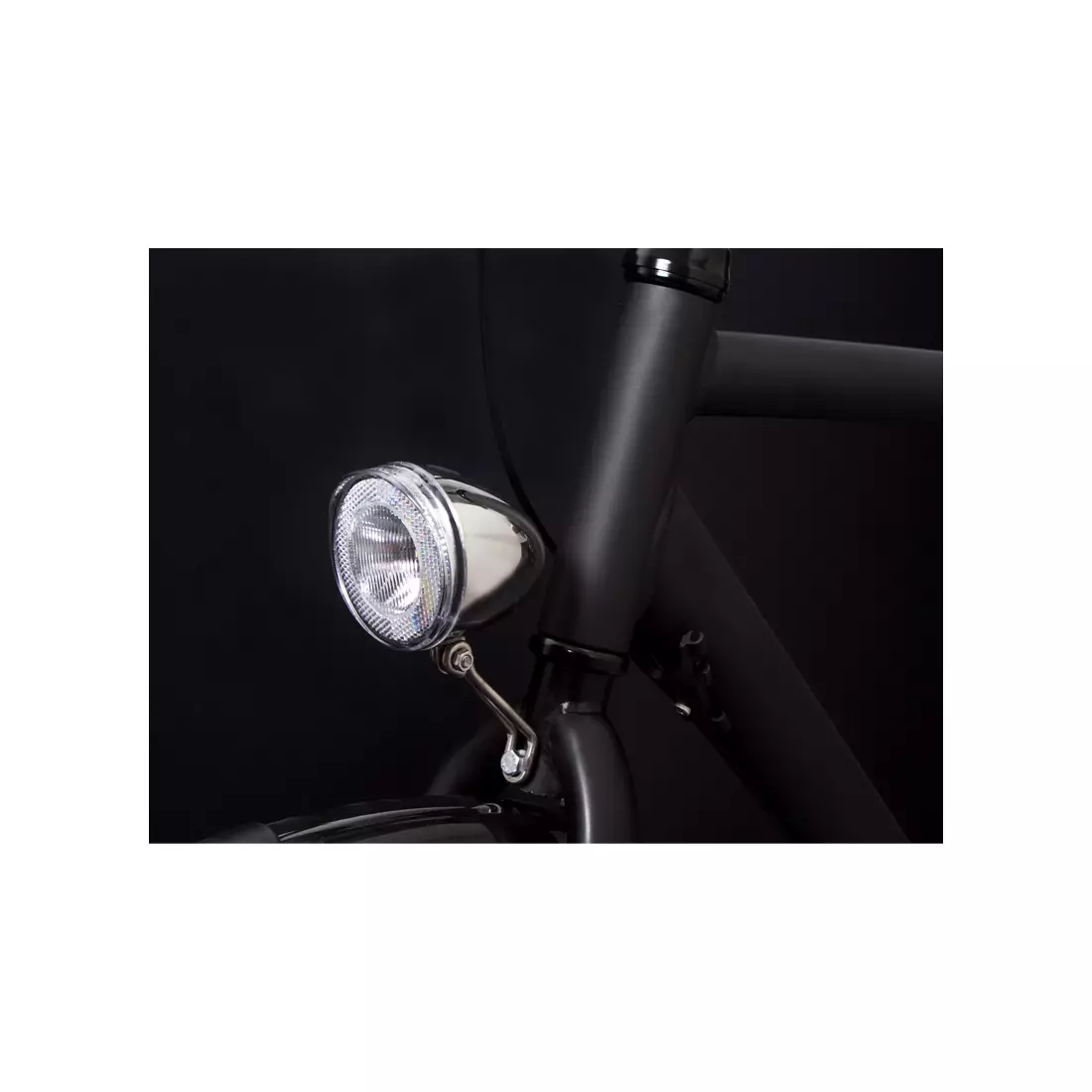 Predné svietidlo na bicykel SPANNINGA SWINGO XB 10 luxov/ 50 lúmenov + batérie čierna SNG-H070027