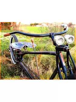Predné svietidlo na bicykel SPANNINGA TRENDO XDO 10 luxov/50 lúmenov pod dynamom čiernej farby SNG-H044330