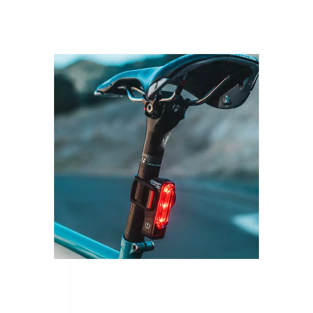 LEZYNE Zadné svietidlo na bicykel STRIP PRO ALERT DRIVE 300 čierna LZN-1-LED-37R-V104