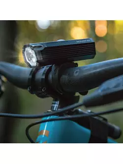 BLACKBURN DAYBLAZER predné svetlo na bicykel 1000 lumenov čierne