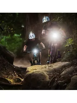 BLACKBURN DAYBLAZER predné svetlo na bicykel 1000 lumenov čierne