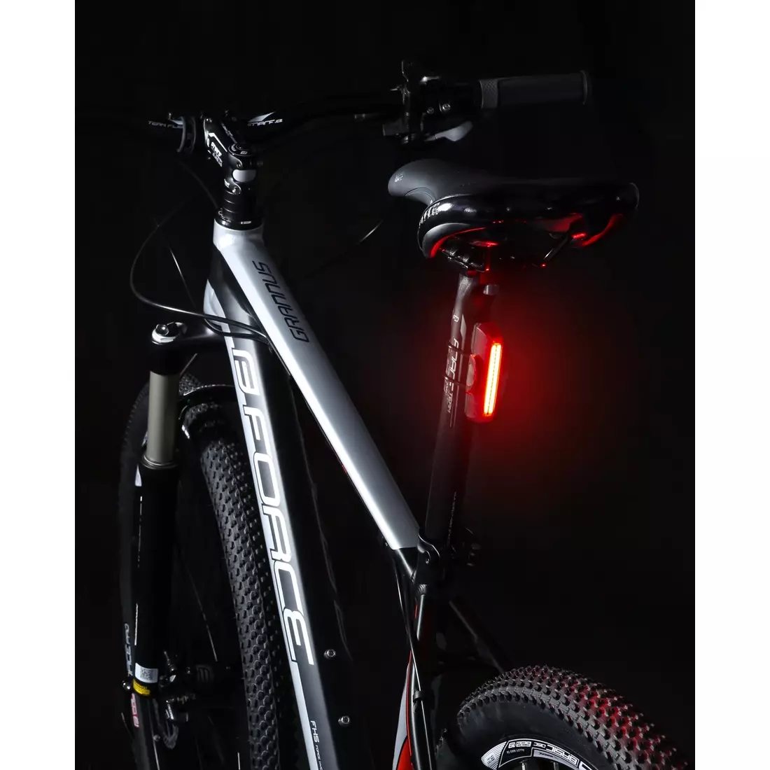 FORCE zadné svetlo na bicykel COB 29LM 16x LED USB 45372