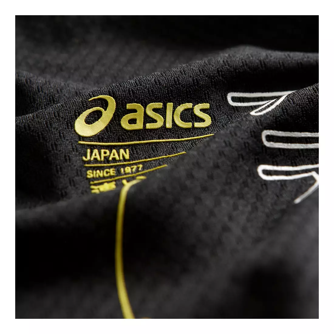 ASICS 110506-0904 GRAPHIC TOP - pánske bežecké tričko, farba: Čierna