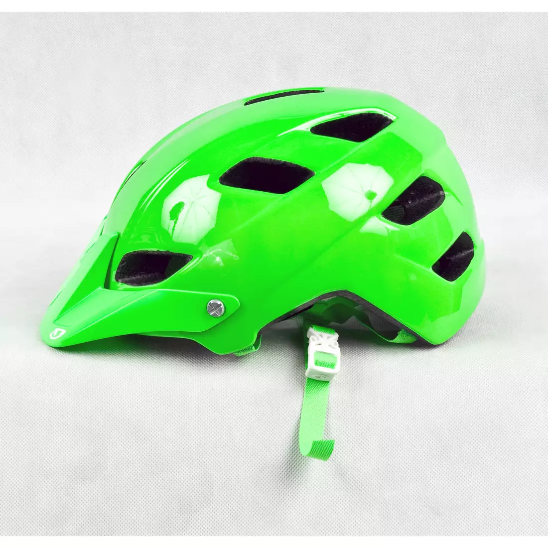 Cyklistická prilba GIRO FEATURE, zelená