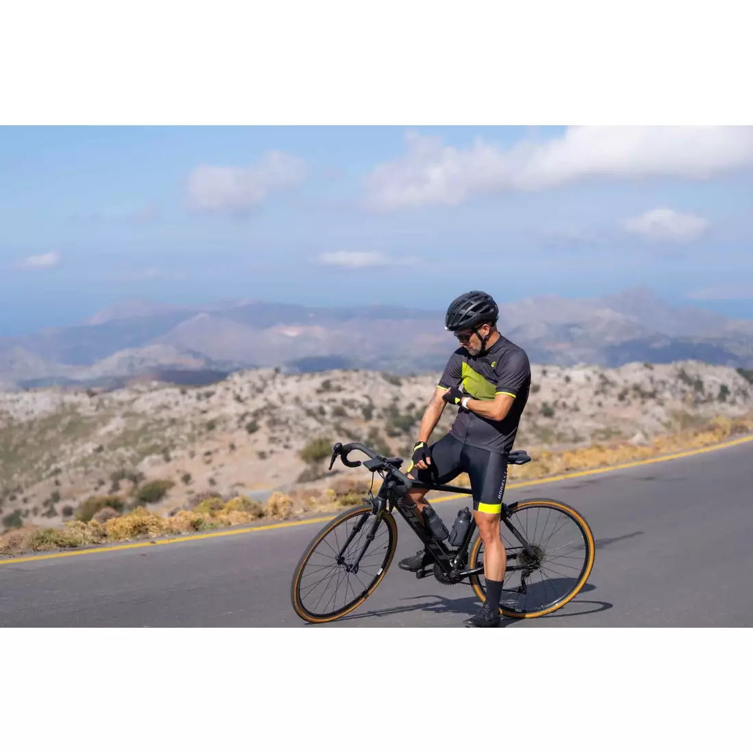 Rogelli GROOVE pánsky cyklistický dres, čierny fluór