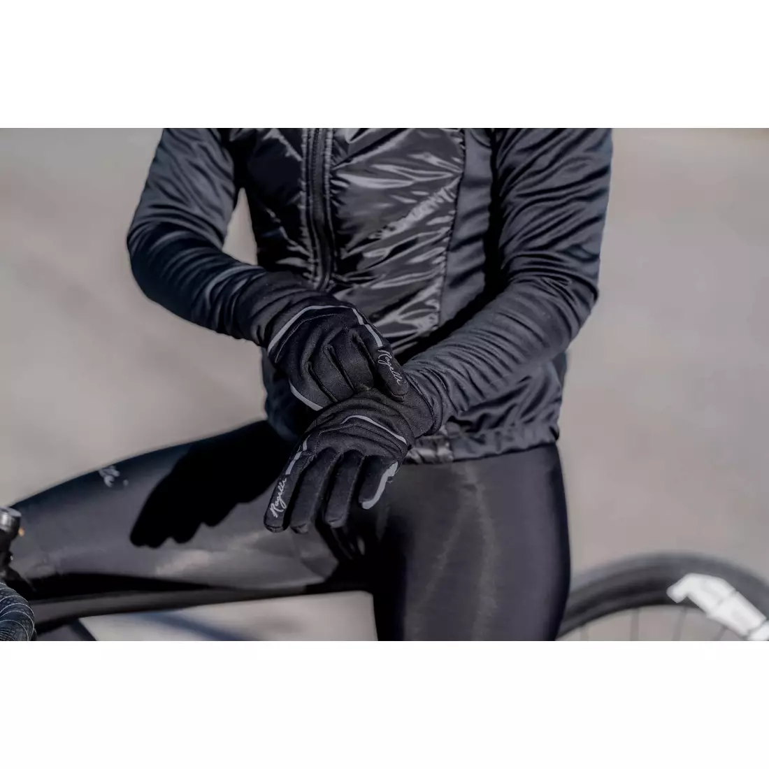 Dámske zimné cyklistické rukavice Rogelli APEX čiernej farby
