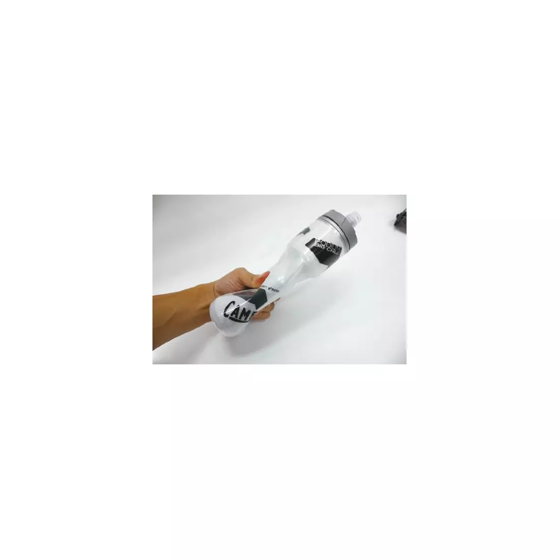 CAMELBAK chladiaca termofľaša Quick Grip Chill 21oz/ 621 ml elektrická modrá INTL 62432-IN SS16