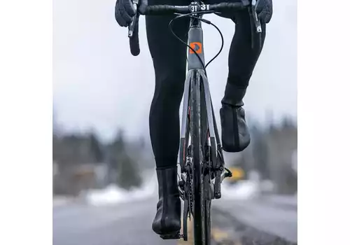 Ako si chrániť kolená v chladnom počasí pri bicyklovaní?